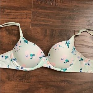 32A Vs PINK t-shirt bra